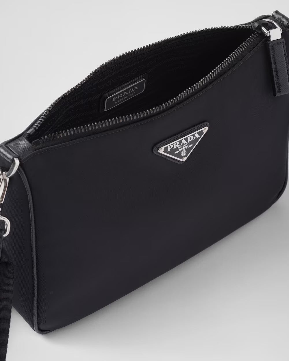 PRADA      Re-Nylon xサフィアーノレザー ショルダーバッグ    PMRef:2VH113_2DMH_F0002_V_XOP-最安値に挑戦中!!!