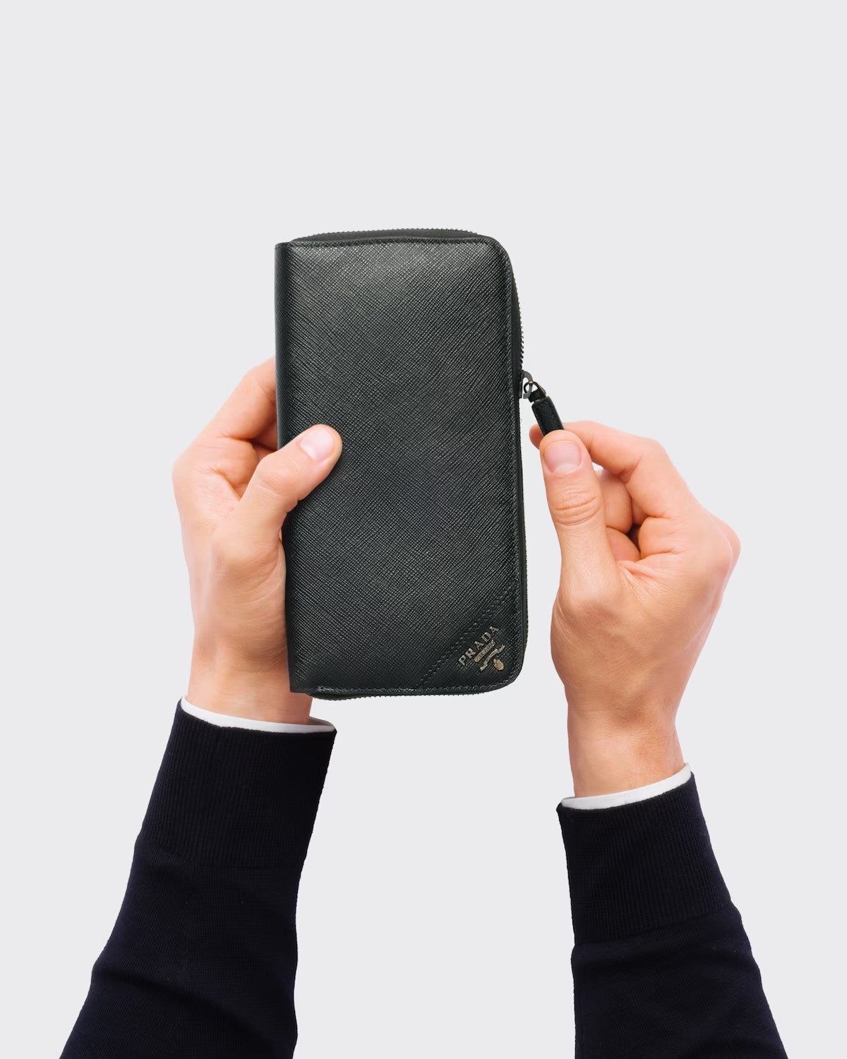 PRADA      サフィアーノレザー ジップアラウンド財布    PMRef:2ML317_QME_F0002