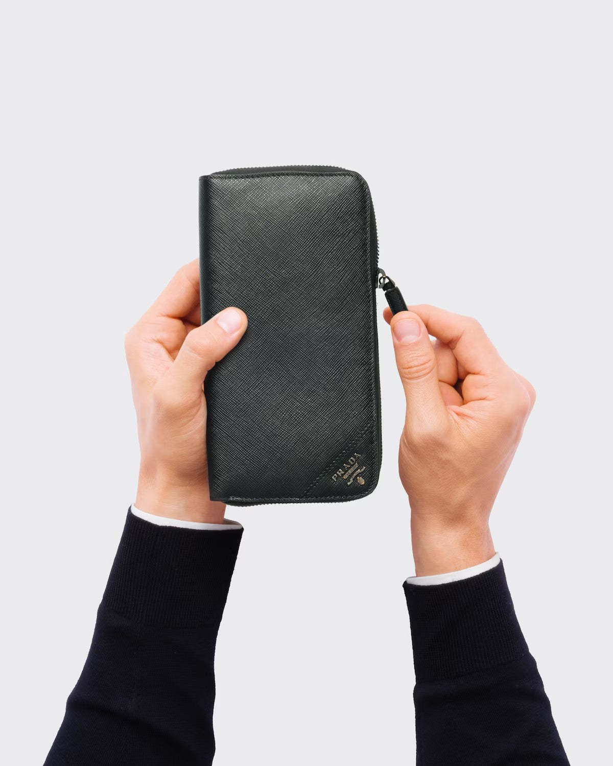 PRADA      サフィアーノレザー ジップアラウンド財布    PMRef:2ML317_QME_F0002