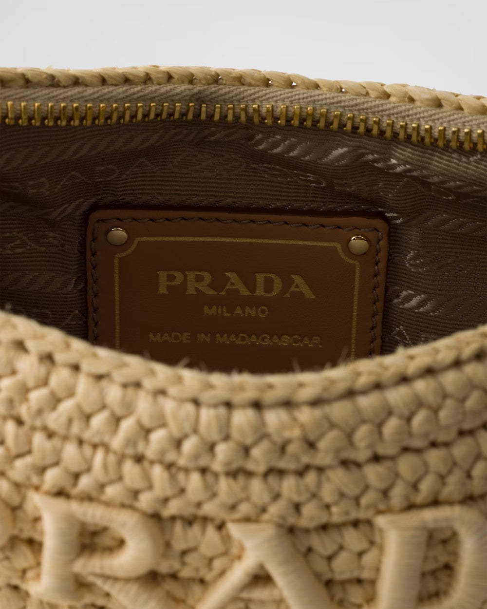 PRADA    プラダ アーケ クロシェ ショルダーバッグ    PMRef:1BC194_2M2T_F0018_V_OUO-最安値に挑戦中!!!