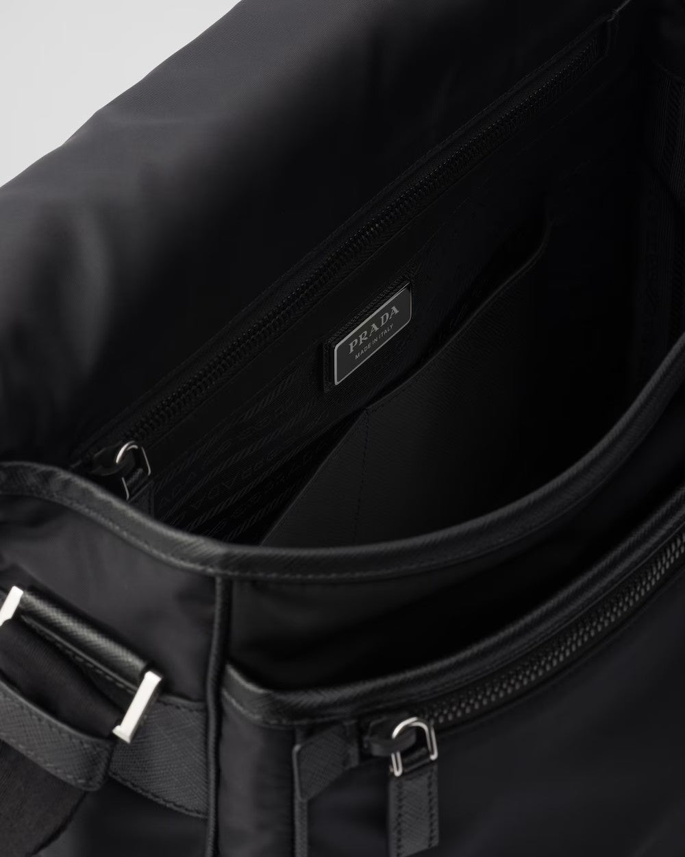 PRADA      Re-Nylon xサフィアーノレザー ショルダーバッグ    PMRef:2VD768_2DMH_F0002_V_XLO-最安値に挑戦中!!!