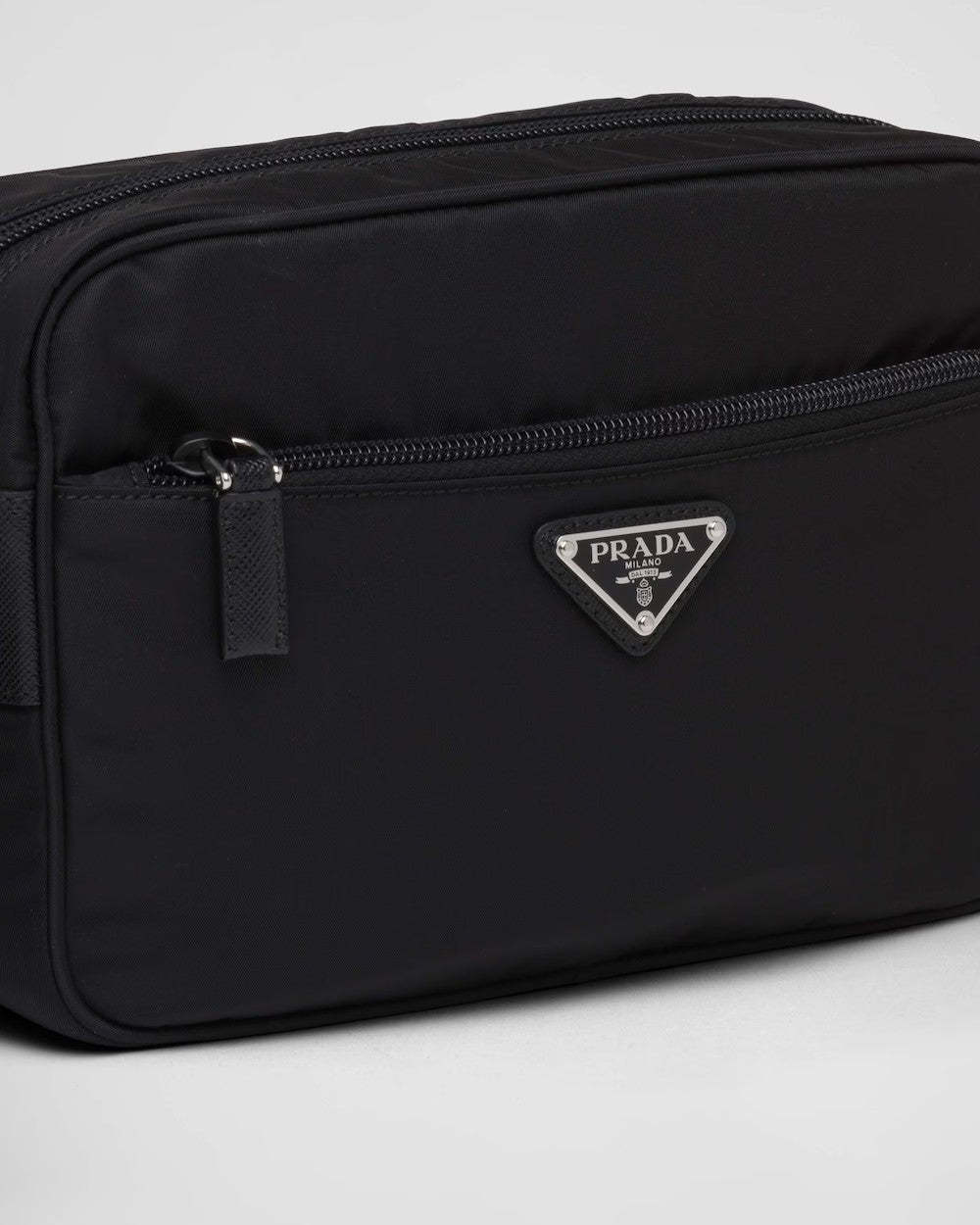 PRADA     Re-Nylon ショルダーバッグ    PMRef:1BC167_RV44_F0002_V_B1M-最安値に挑戦中!!!