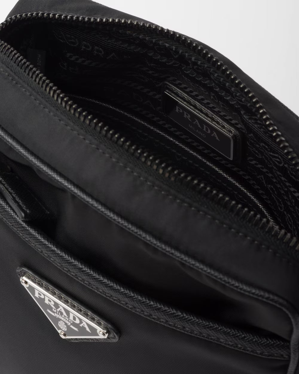 PRADA      リナイロンとサフィアーノのショルダーバッグ    PMRef:2VH112_2DMH_F0002_V_XOP-最安値に挑戦中!!!