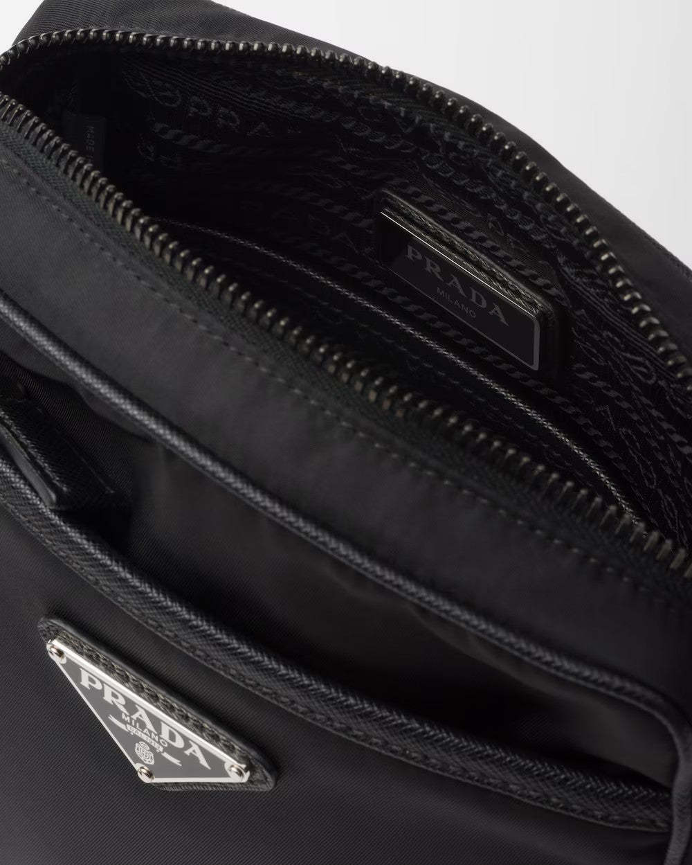 PRADA      リナイロンとサフィアーノのショルダーバッグ    PMRef:2VH112_2DMH_F0002_V_XOP-最安値に挑戦中!!!