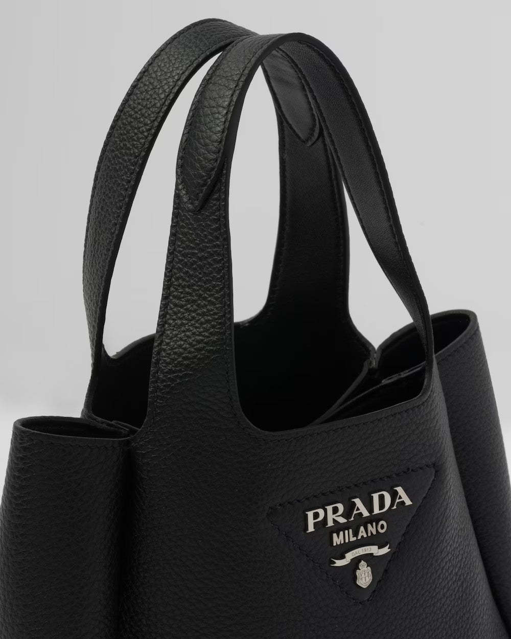 PRADA    ヴィッテロダイノソフトレザー ミニトートバッグ    PMRef:1BA349_2DKV_F0002_V_OOO
