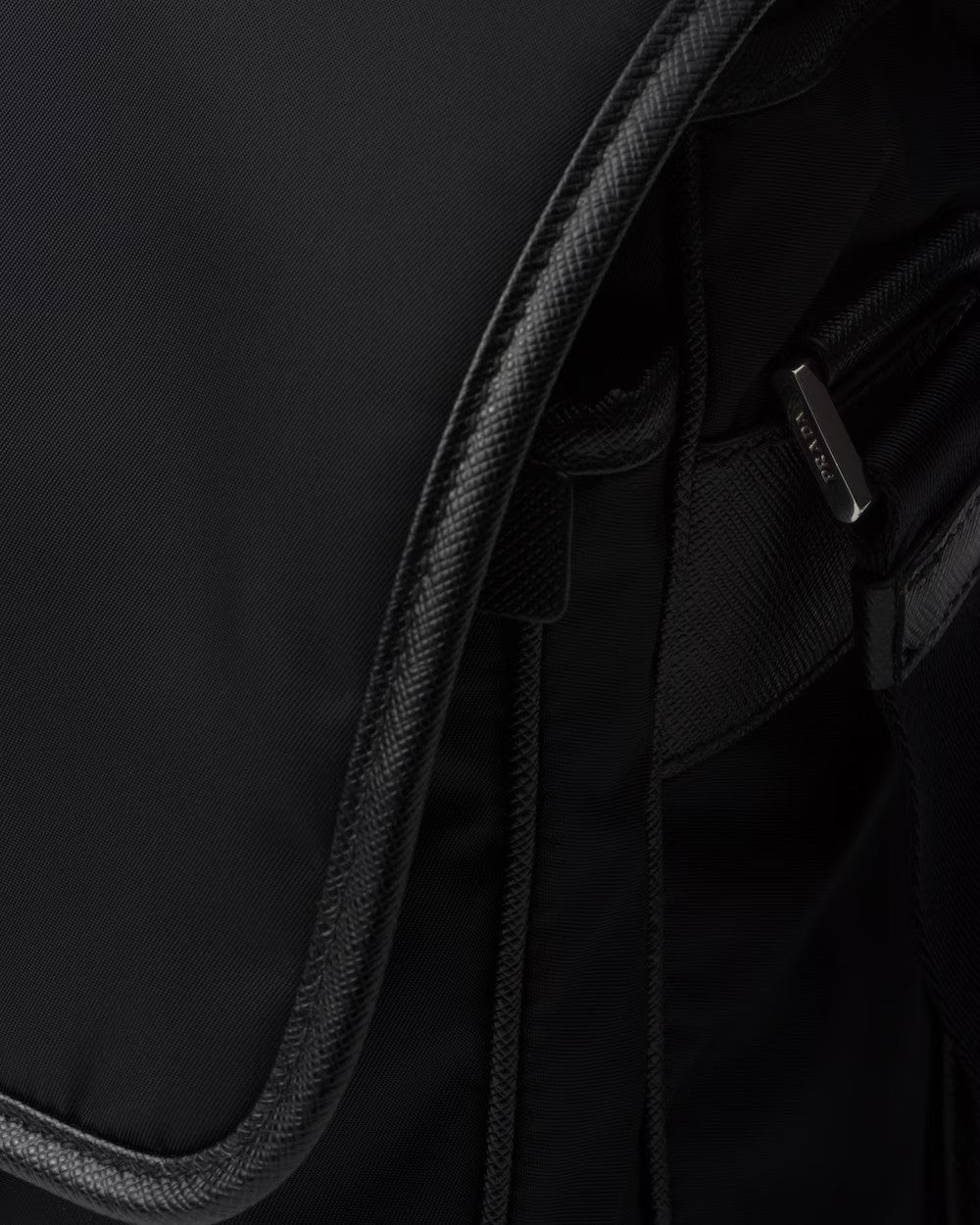 PRADA      Re-Nylon xサフィアーノレザー ショルダーバッグ    PMRef:2VD768_2DMH_F0002_V_XLO-最安値に挑戦中!!!