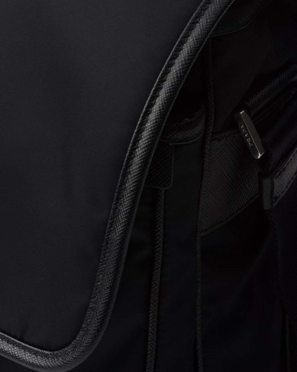 PRADA      Re-Nylon xサフィアーノレザー ショルダーバッグ    PMRef:2VD768_2DMH_F0002_V_XLO-最安値に挑戦中!!!