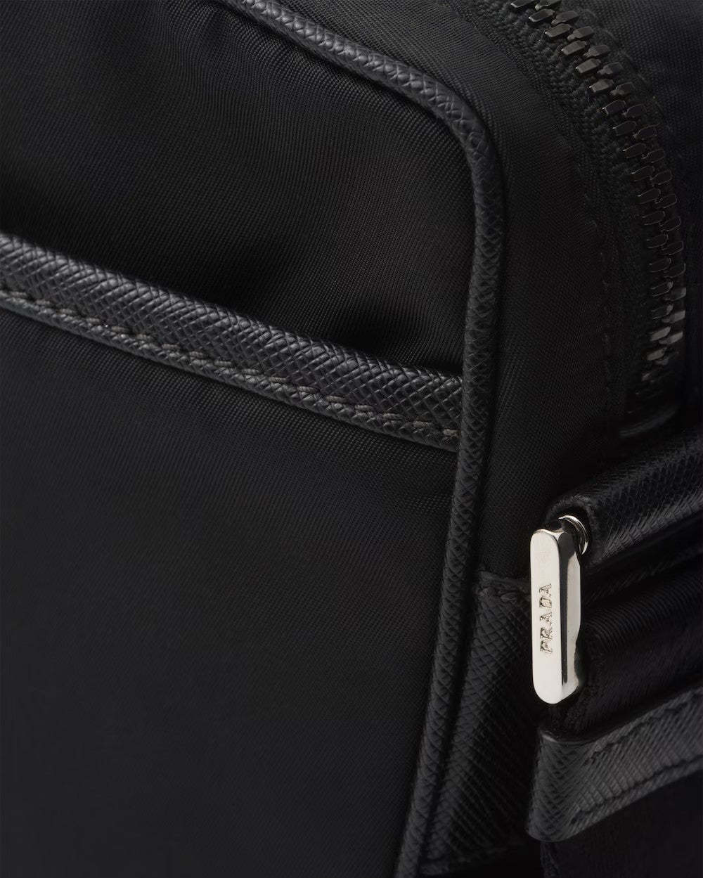 PRADA      リナイロンとサフィアーノのショルダーバッグ    PMRef:2VH112_2DMH_F0002_V_XOP-最安値に挑戦中!!!