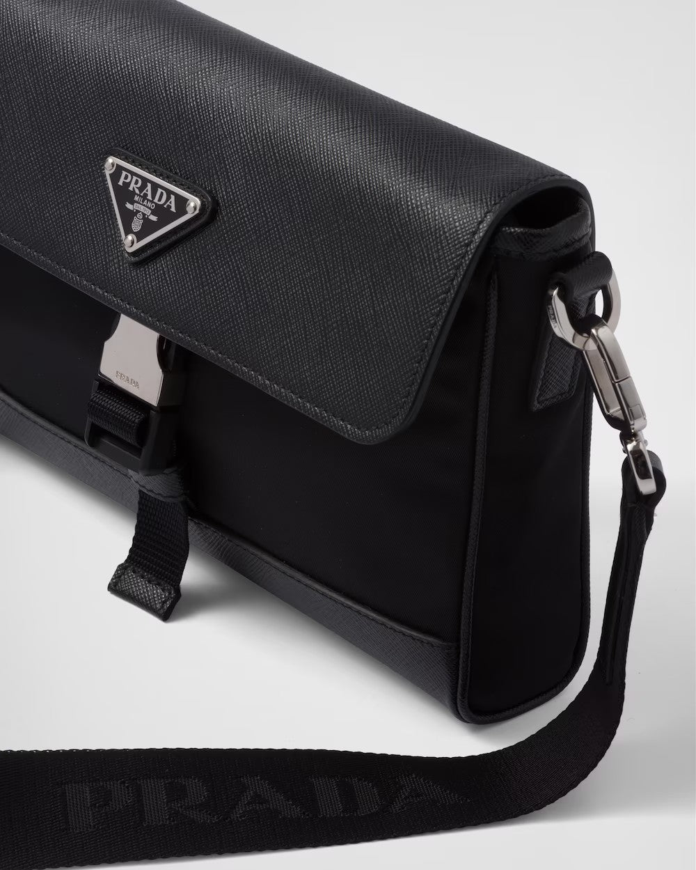 PRADA      リナイロンとサフィアーノのショルダーバッグ    PMRef:2VD053_2DMH_F0002_V_OOO-最安値に挑戦中!!!