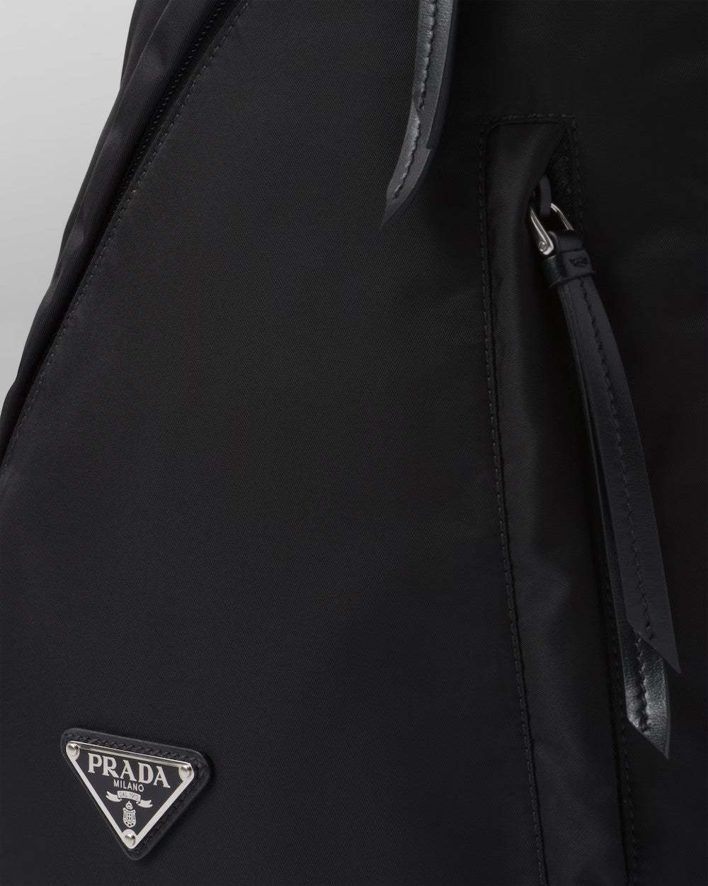 PRADA      Re-Nylon xレザー バックパック    PMRef:2VZ092_2DW3_F0002_V_OOO-最安値に挑戦中!!!