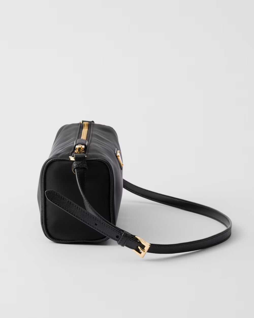 PRADA     Re-Nylon ポーチ    PMRef:1NE058_2C05_F0002-最安値に挑戦中!!!