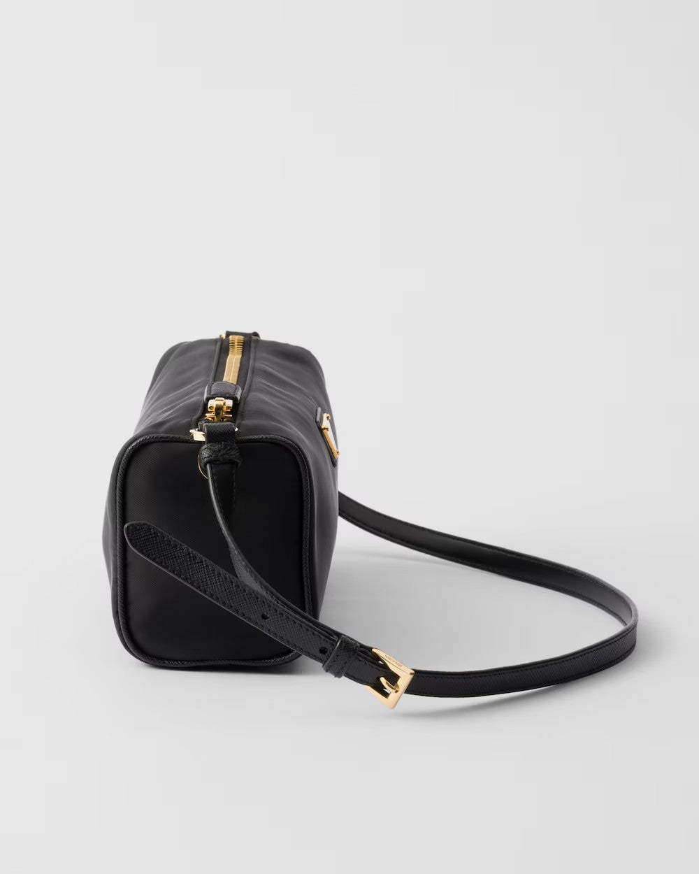 PRADA     Re-Nylon ポーチ    PMRef:1NE058_2C05_F0002-最安値に挑戦中!!!