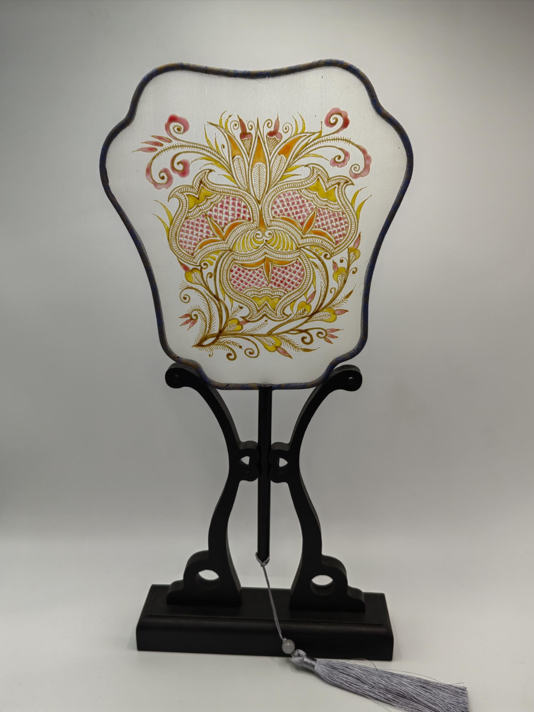 Guixiu Silk Wax Painting Fan, 20.5×42cm