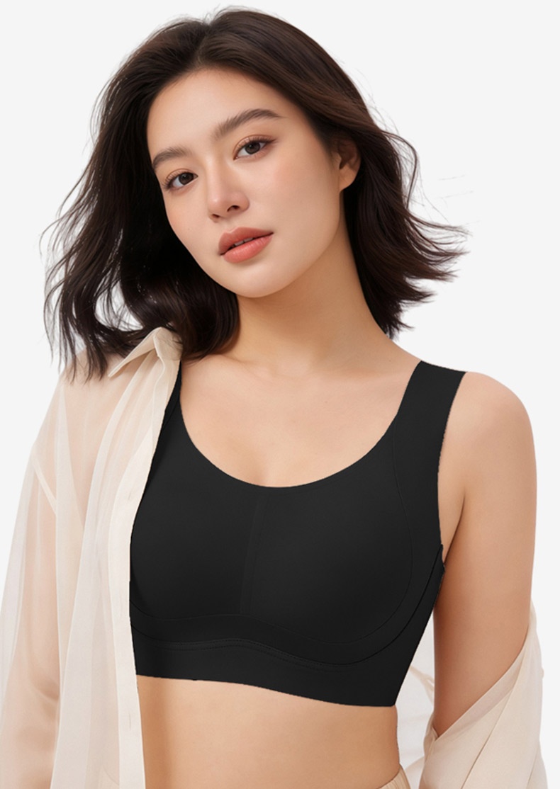 Outfit styling image showing the seamless bra for daily wear and office looks, VEIMIA