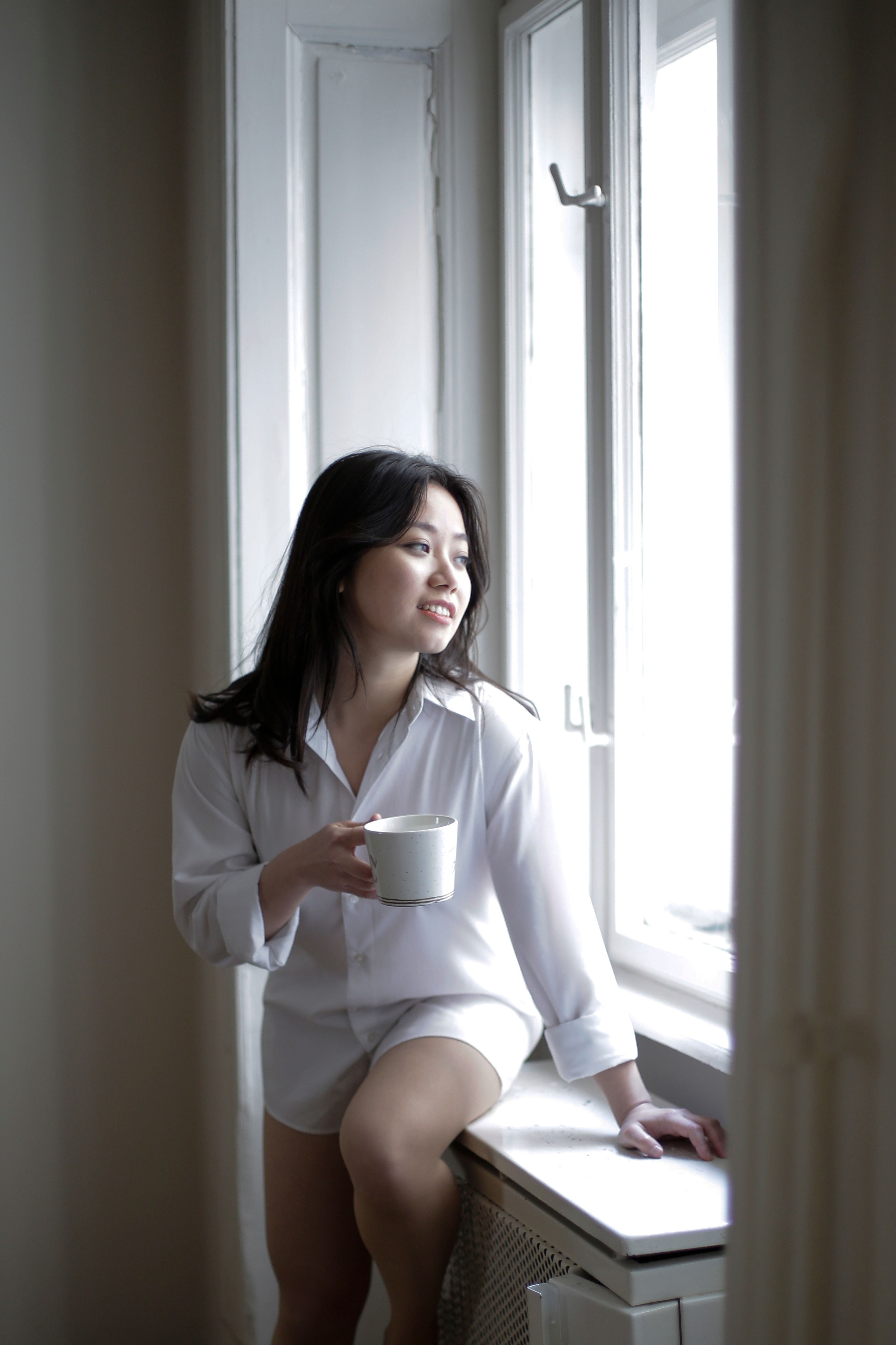 VEIMIA editorial lifestyle photograph representing a quiet everyday routine after breast surgery