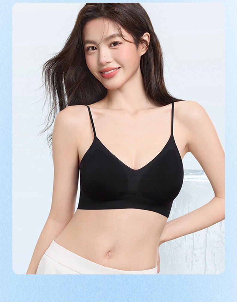 Model showcase wearing black seamless spaghetti strap bra VEIMIA