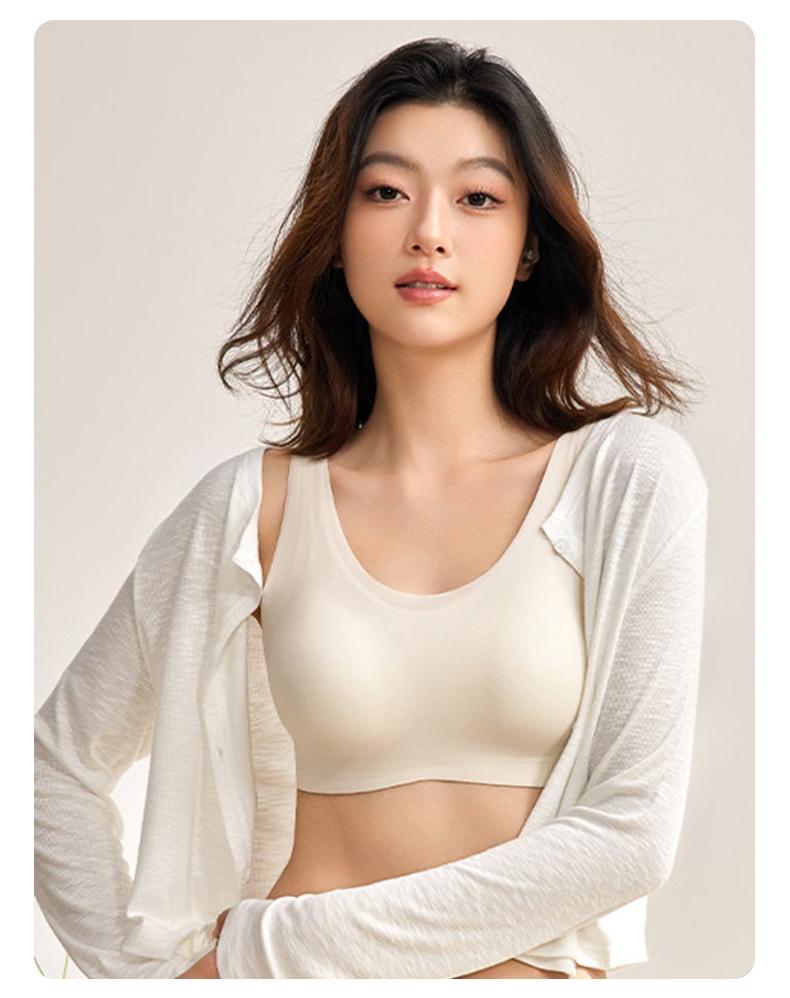 Model wearing white seamless bra with open lightweight cardigan VEIMIA