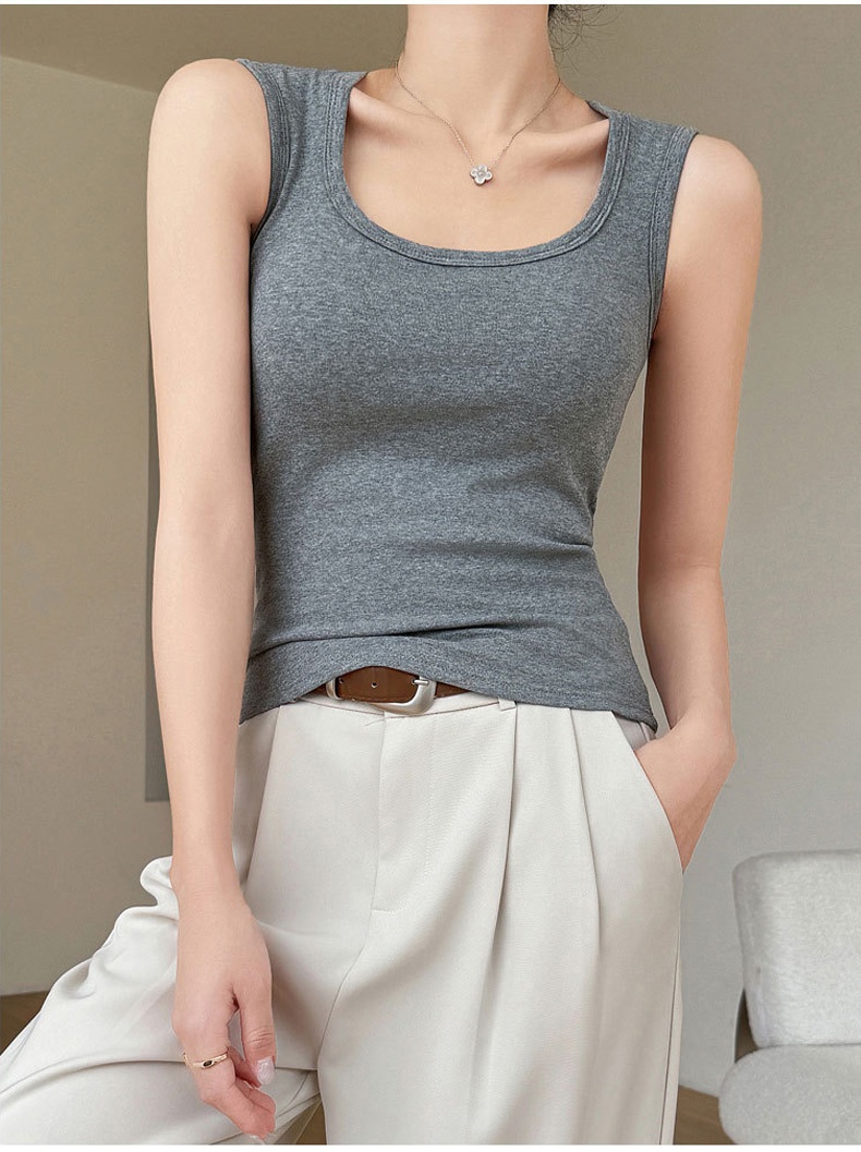Gray padded tank top on model paired with white trousers - VEIMIA