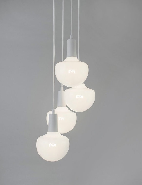 PLUMEN WILMA MILKY 可調光 LED 燈泡