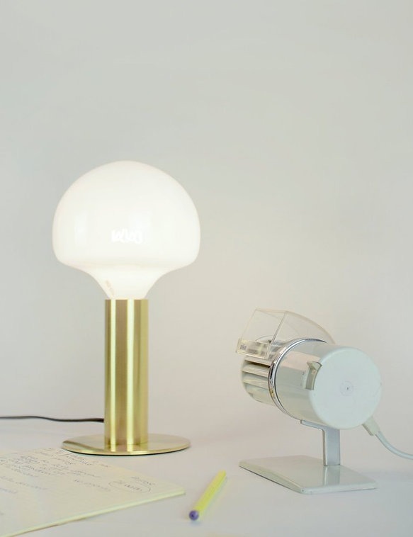 PLUMEN WILMA MILKY 可調光 LED 燈泡
