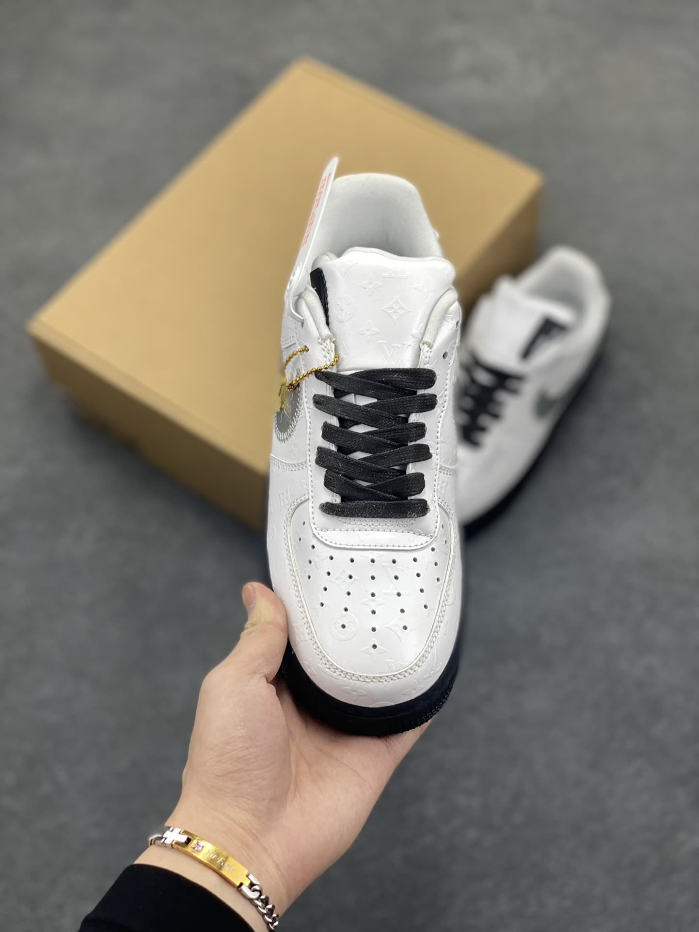 ルイ・ヴィトン ロー ×ナイキ AIR FORCE 1 ‍ 連名スニーカー