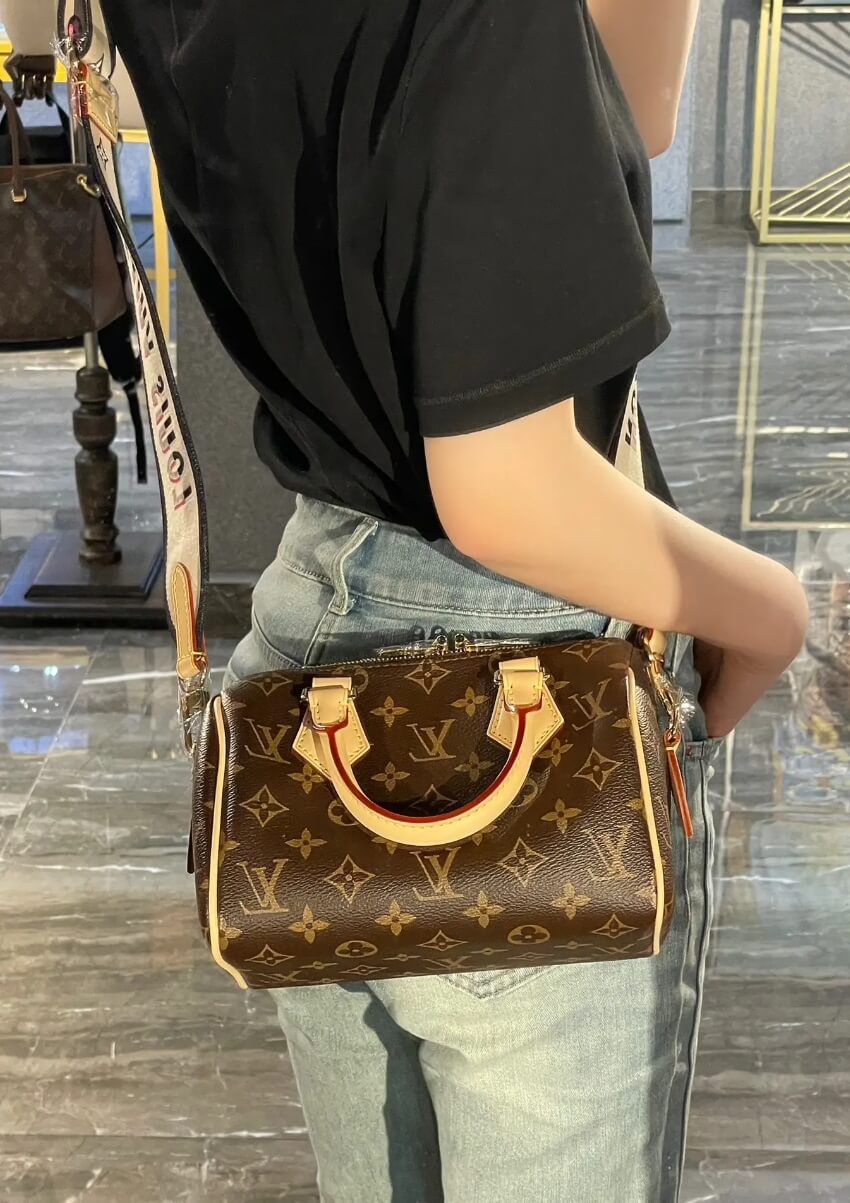 ヴィトンモノグラムバッグ  LV スピーディ･バンドリエール 20 M46222