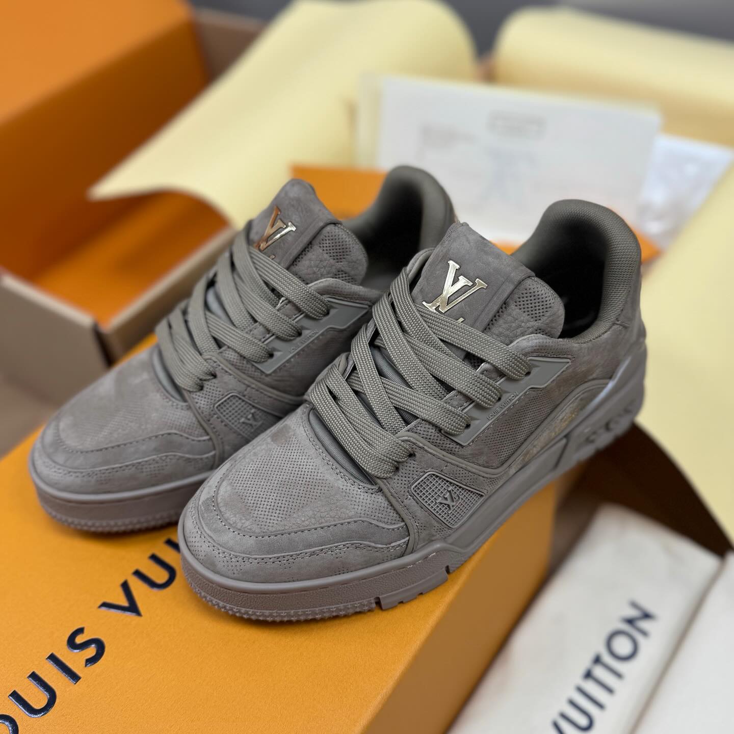 LV バターソフト スニーカー