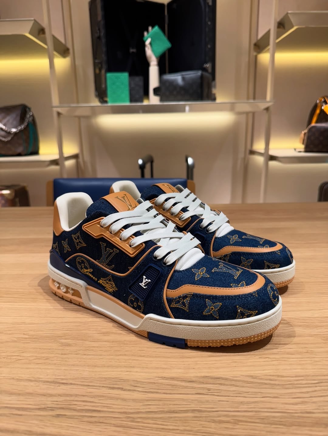 LV ティルテッド スニーカー