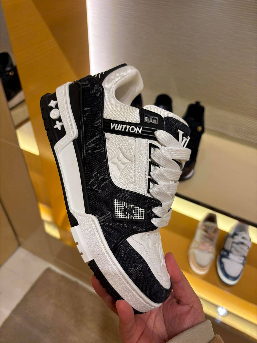 LVトレイナー･ライン スニーカー