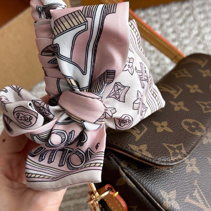 ルイヴィトンウォレット オン チェーン･アイビーミニ ショルダー バッグM81911