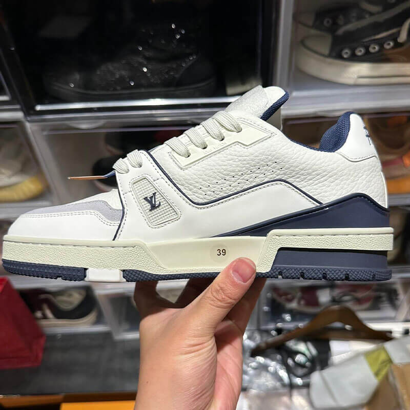 LV トレーナー スニーカー