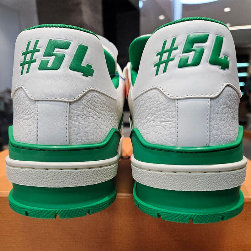 LV トレーナー スニーカー