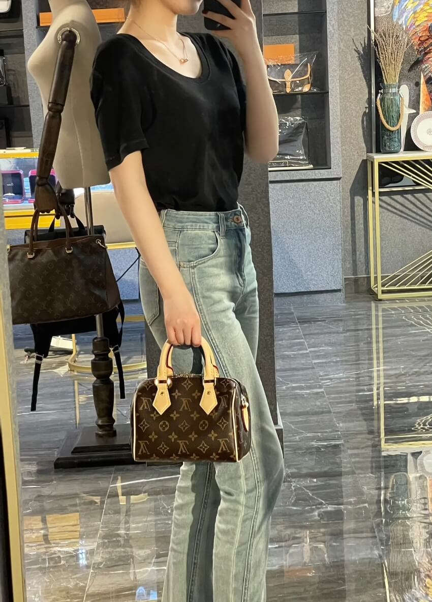 ヴィトンモノグラムバッグ  LV スピーディ･バンドリエール 20 M46222