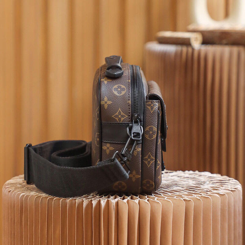 S Lock メッセンジャーショルダーバッグ レザー ユニセックス