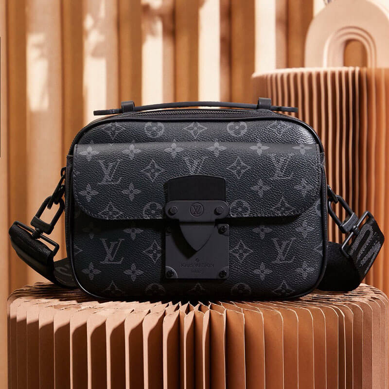 S Lock メッセンジャーショルダーバッグ レザー ユニセックス