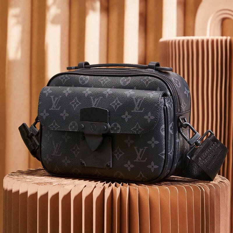 S Lock メッセンジャーショルダーバッグ レザー ユニセックス