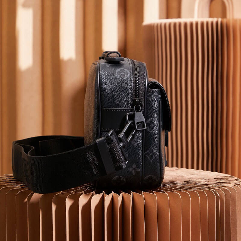 S Lock メッセンジャーショルダーバッグ レザー ユニセックス