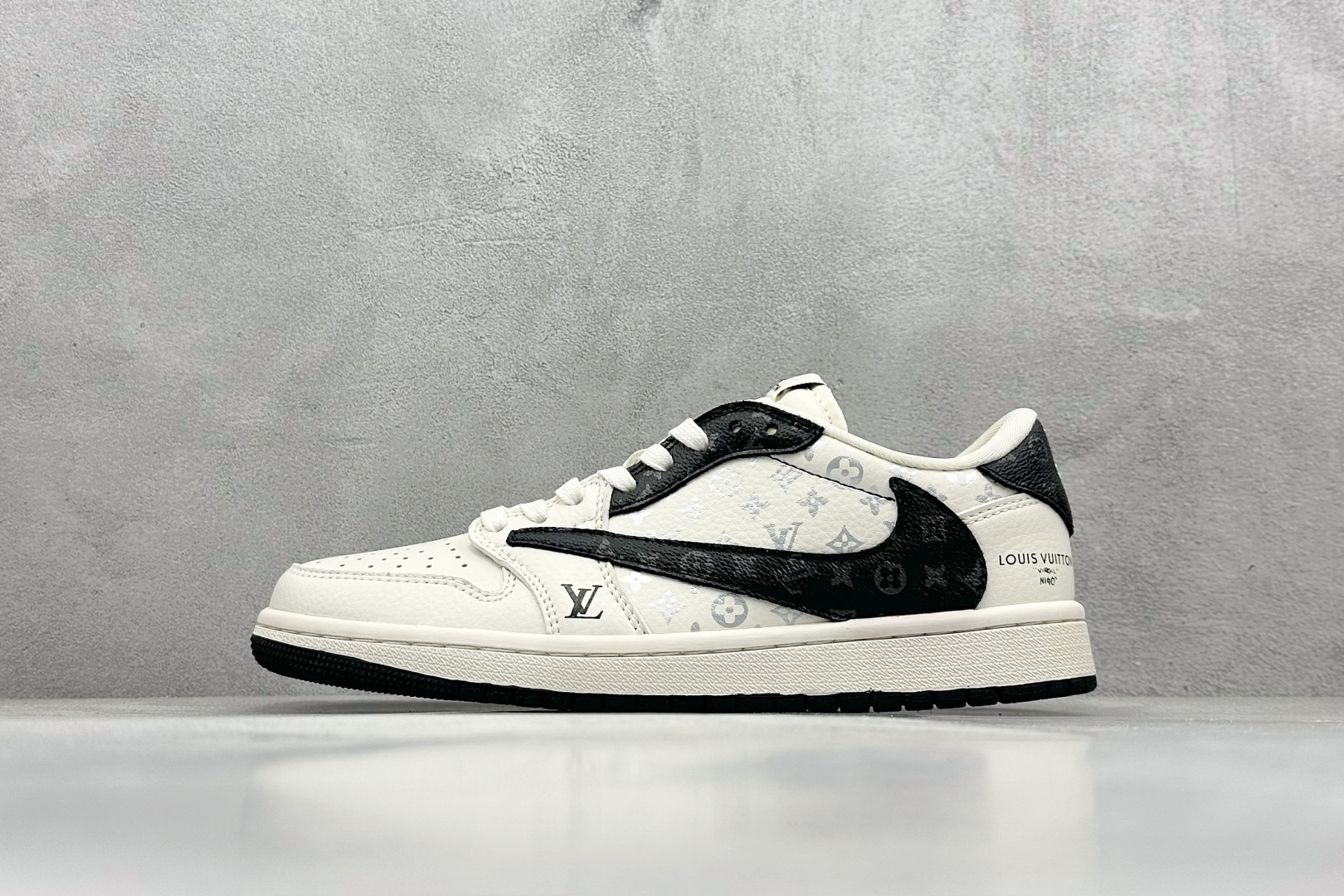 ルイ・ヴィトン ロー ×ナイキ AIR FORCE 1 ‍ 連名スニーカー