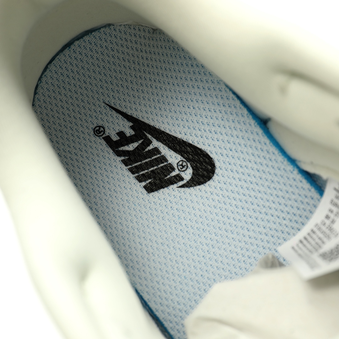 ルイ・ヴィトン ロー ×ナイキ SB 連名スニーカー