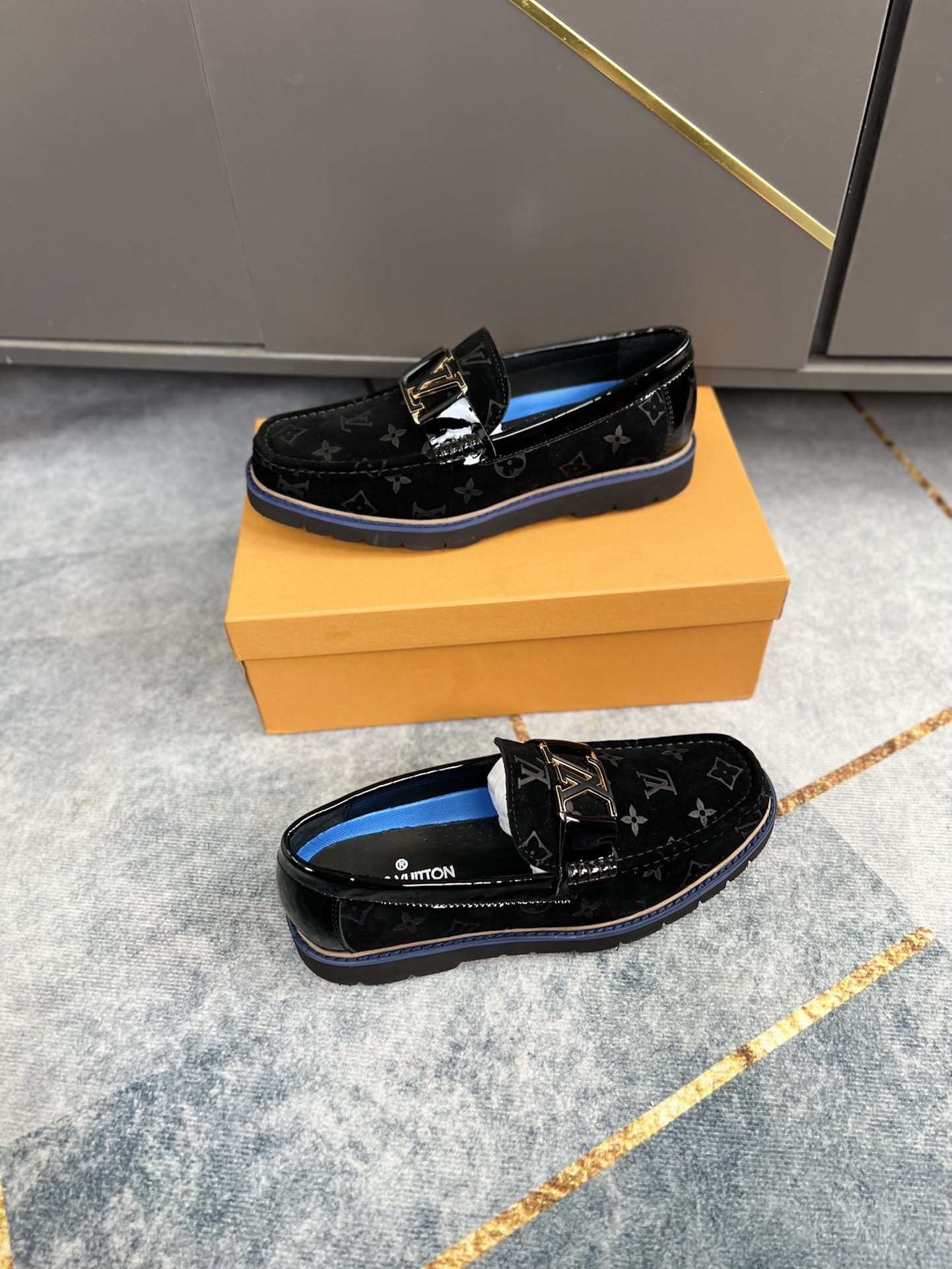 LOUIS 厚く VUITTON メジャーライン スエード ローファー