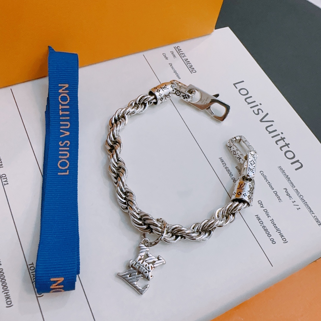 LOUIS VUITTON ブラスレLVチェーンリンクス LOUIS VUITTON ブラスレLVチェーンリンクス