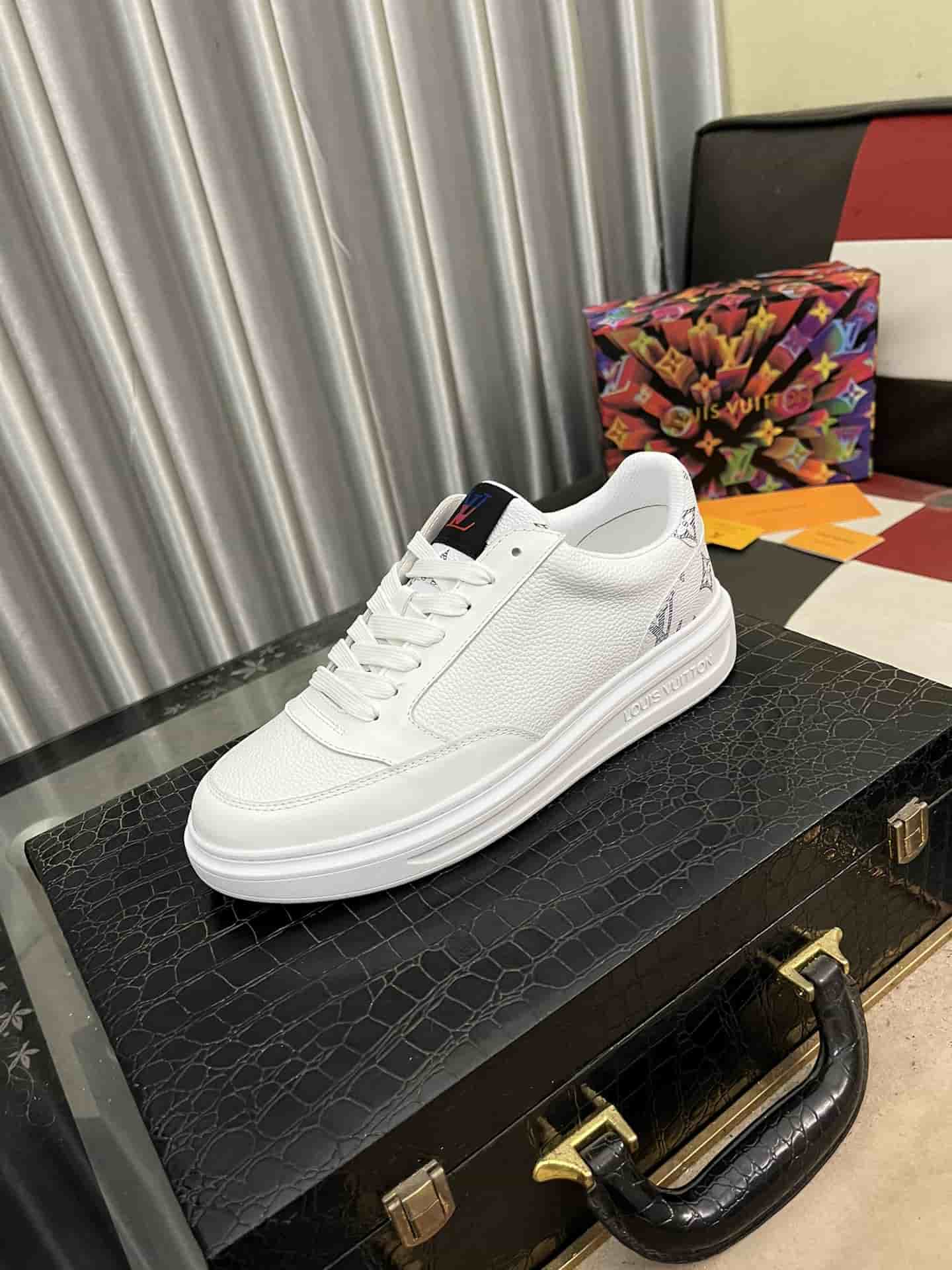 LV トレーナー スニーカー