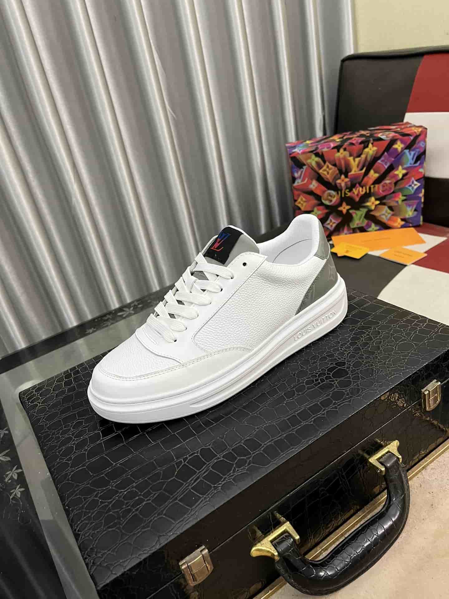 LV トレーナー スニーカー