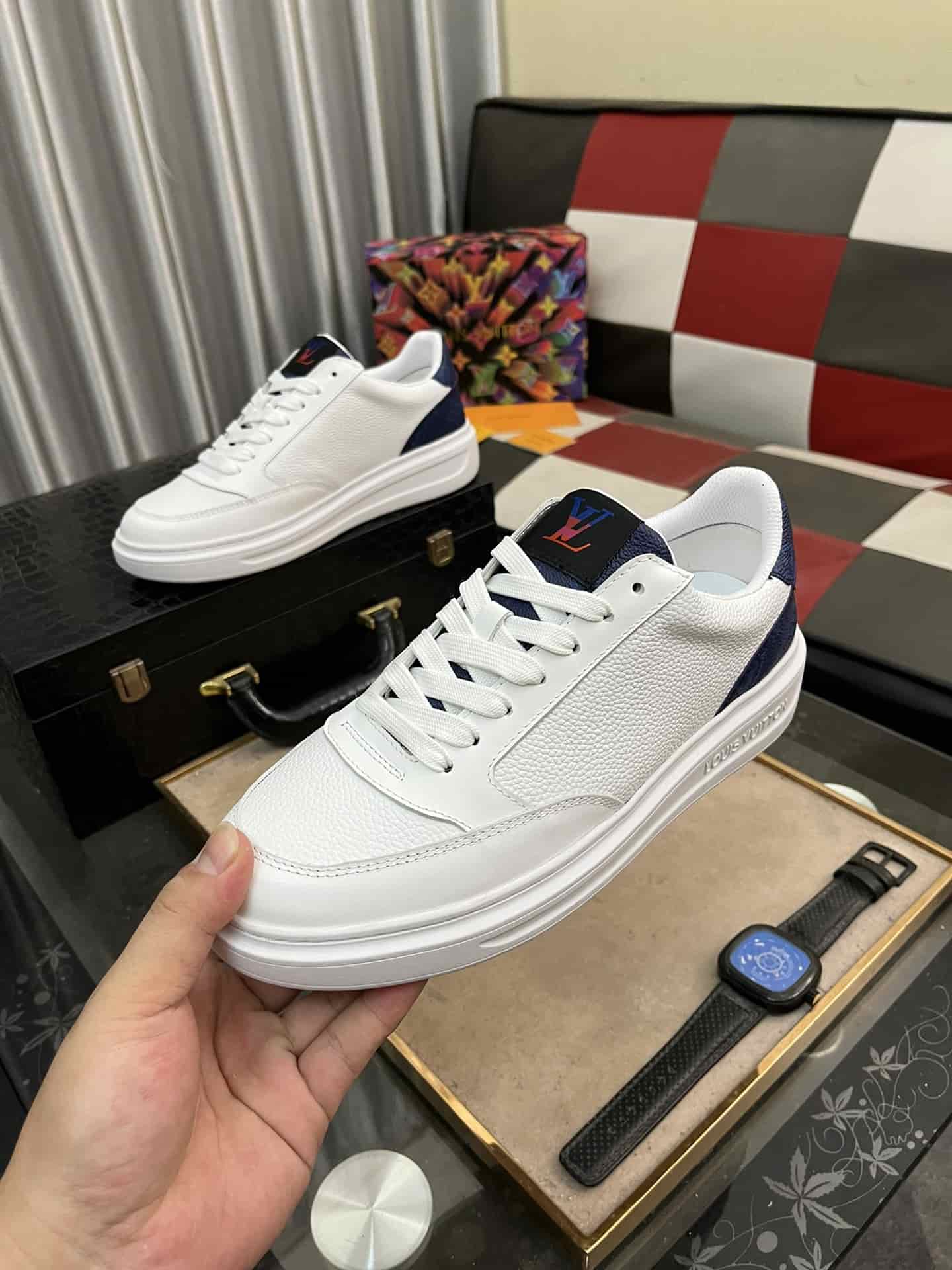 LV トレーナー スニーカー