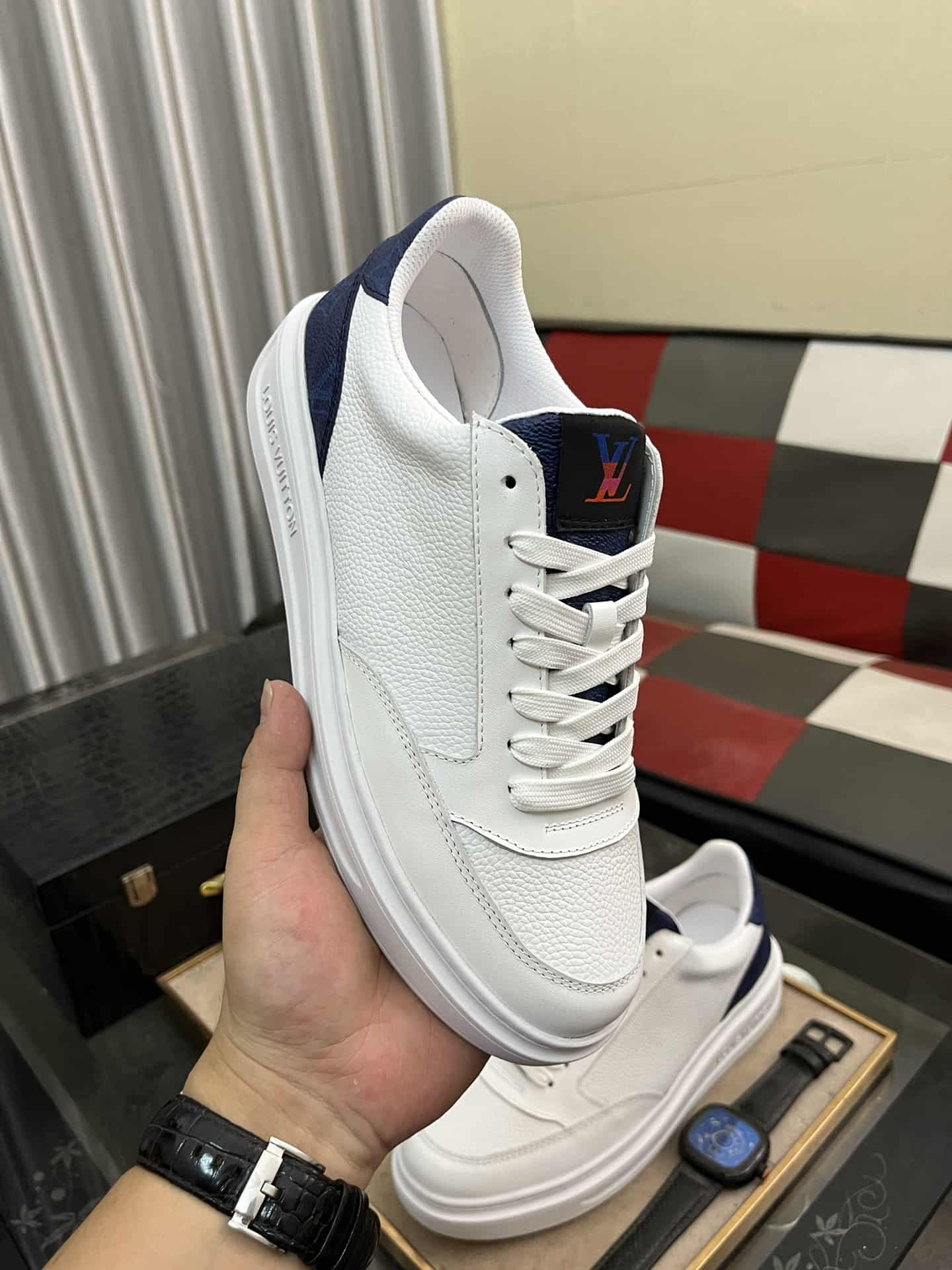 LV トレーナー スニーカー
