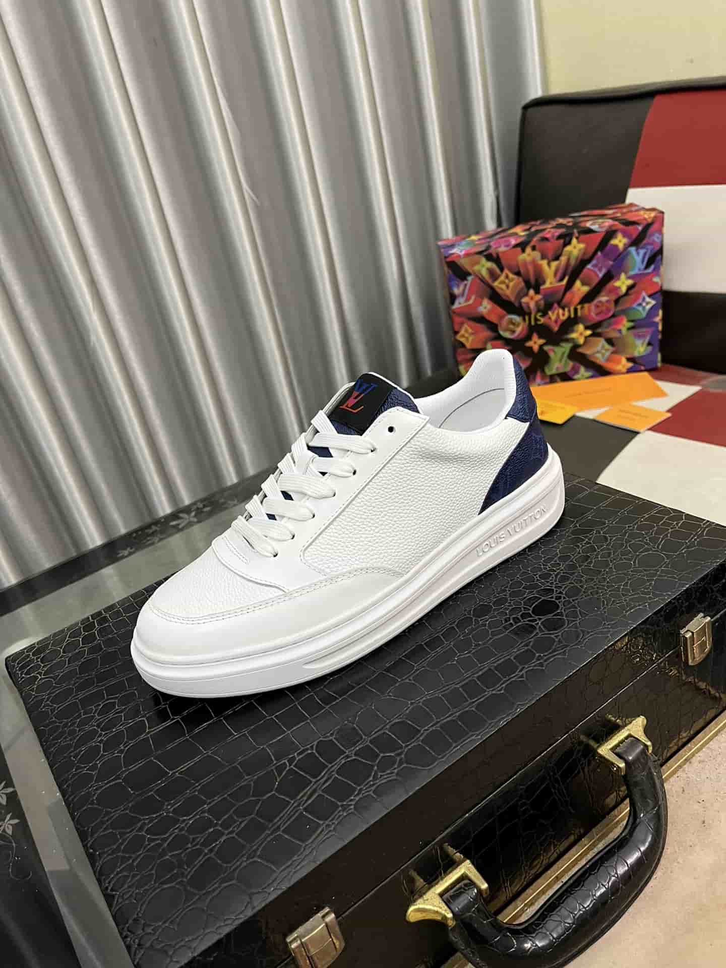 LV トレーナー スニーカー