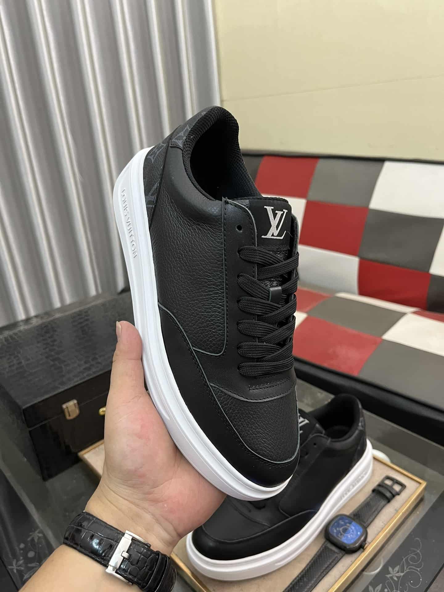 LV トレーナー スニーカー