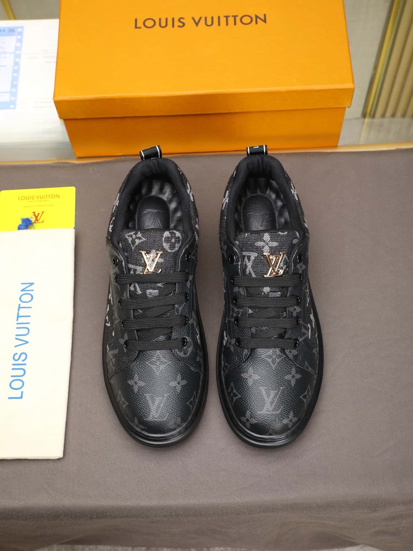 LV トレーナー スニーカー