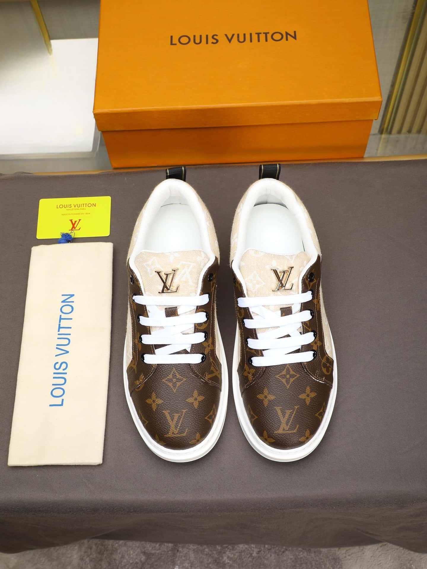 LV トレーナー スニーカー