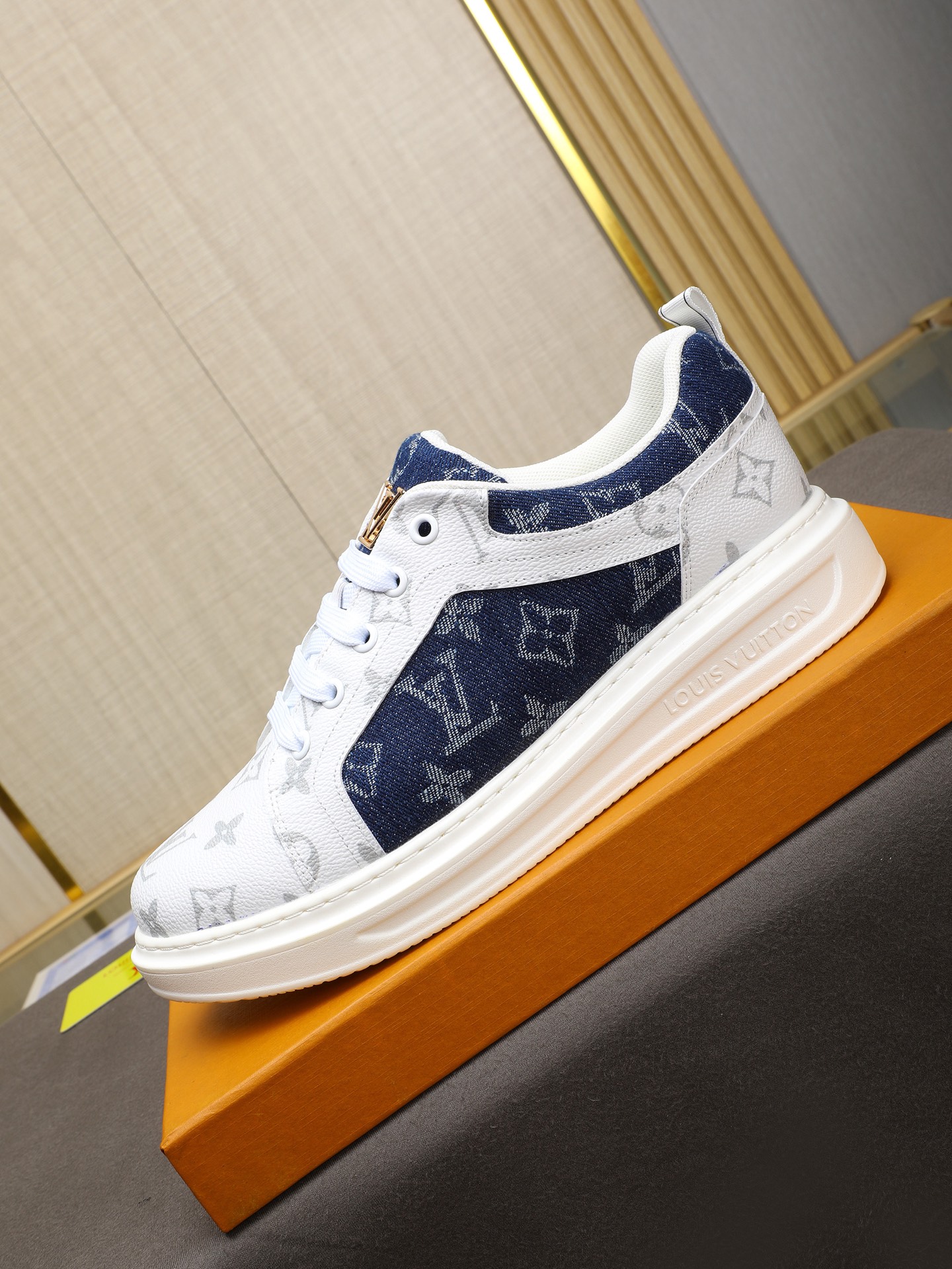 LV トレーナー スニーカー